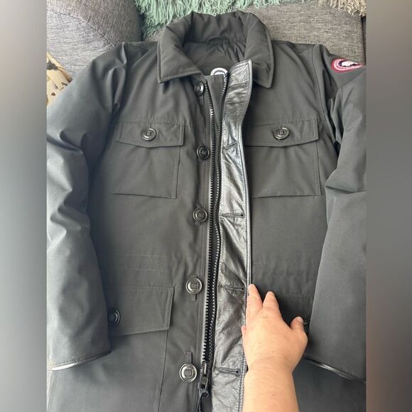 Canada Goose Banff Parka Size Medium - Picture 8 of 16